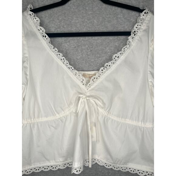 Chelsea & Violet women's white eyelet blouse short sleeve crop top v-neck M NWT - Picture 6 of 15